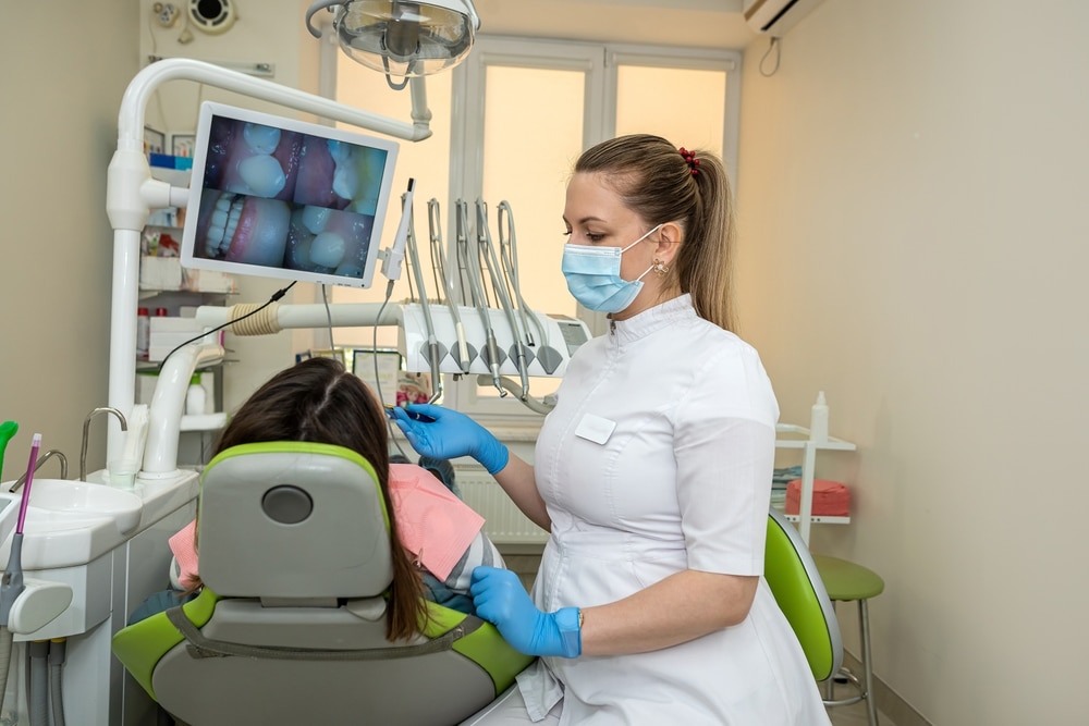 Professional,Dentist,Examines,The,Teeth,Her,Female,Patient,With,Intraoral